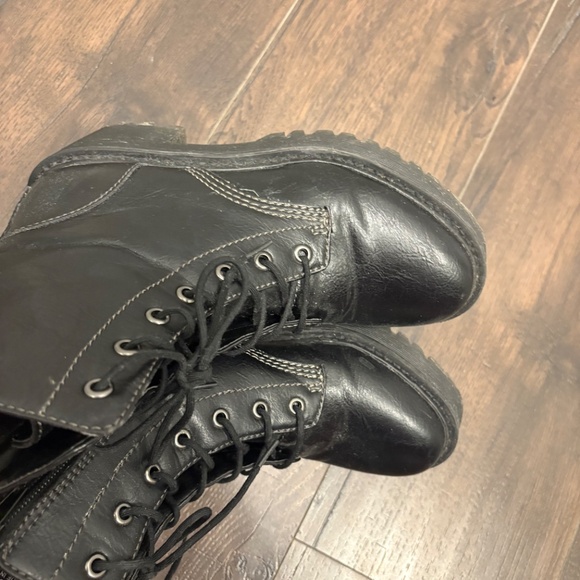 Boots - Picture 3 of 4